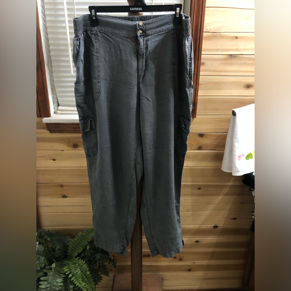 Wonderly Women's Charcoal Cropped Pants